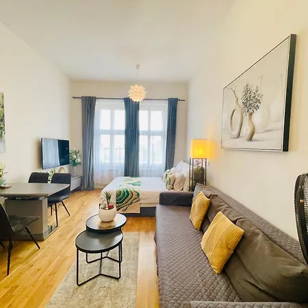 1 Center Modern 2br With Panoramic Museum View And King Bed Apartmán Praha