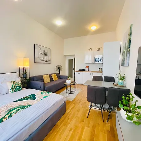 1 Center Modern 2br With Panoramic Museum View And King Bed Prag