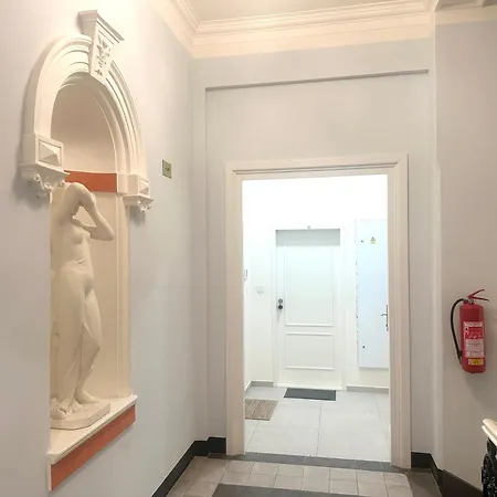1 Center Modern 2br With Panoramic Museum View And King Bed