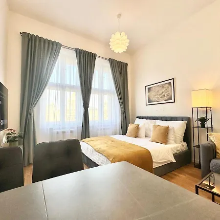 Modern 1 Retreat With Stunning Museum Views Apartment