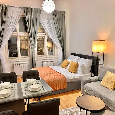 Modern 1 Retreat With Stunning Museum Views Apartment *