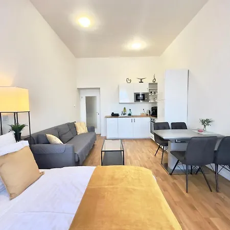 Modern 1 Retreat With Stunning Museum Views Apartment