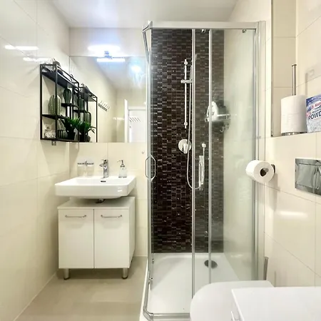 1 Center Modern 2br With Panoramic Museum View And King Bed 아파트 프라하
