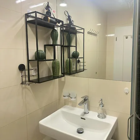 1 Center Modern 2br With Panoramic Museum View And King Bed 아파트 프라하