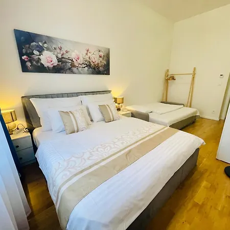 1 Center Modern 2br With Panoramic Museum View And King Bed