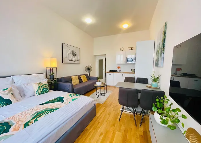 1 Center Modern 2br With Panoramic Museum View And King Bed 프라하