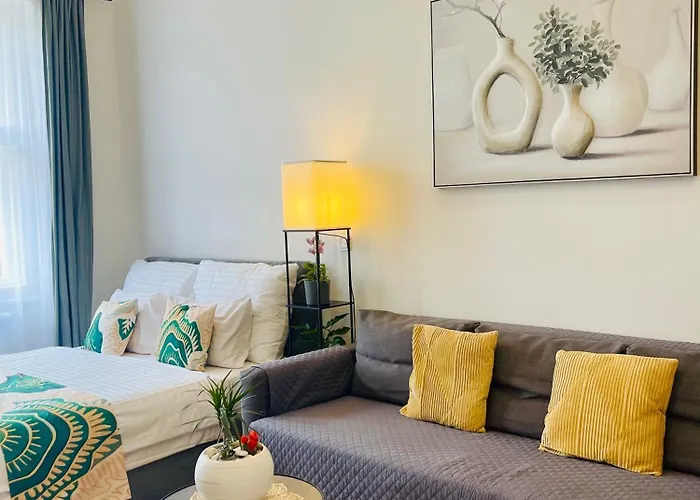 1 Center Modern 2br With Panoramic Museum View And King Bed