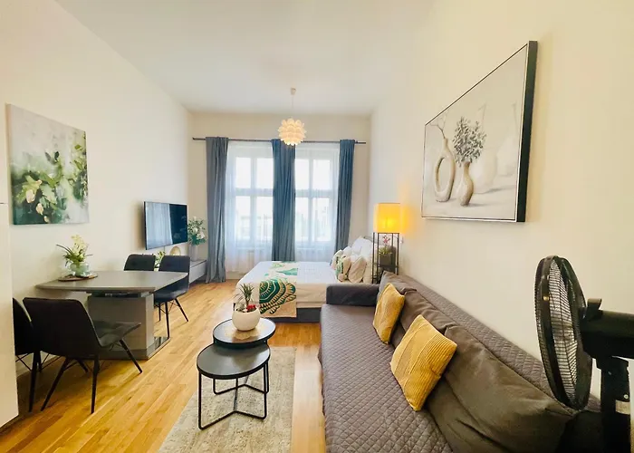 1 Center Modern 2br With Panoramic Museum View And King Bed Appartement Prague